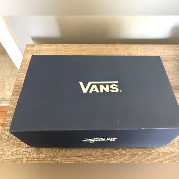 Vans SK8-MID REISSUE 83 LX Vault wmns 7.5, mens 6 - Picture 3 of 5